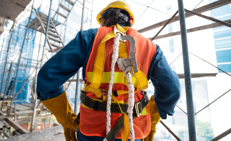 LA PREVENZIONE DEI RISCHI DA CADUTA DALL’ALTO